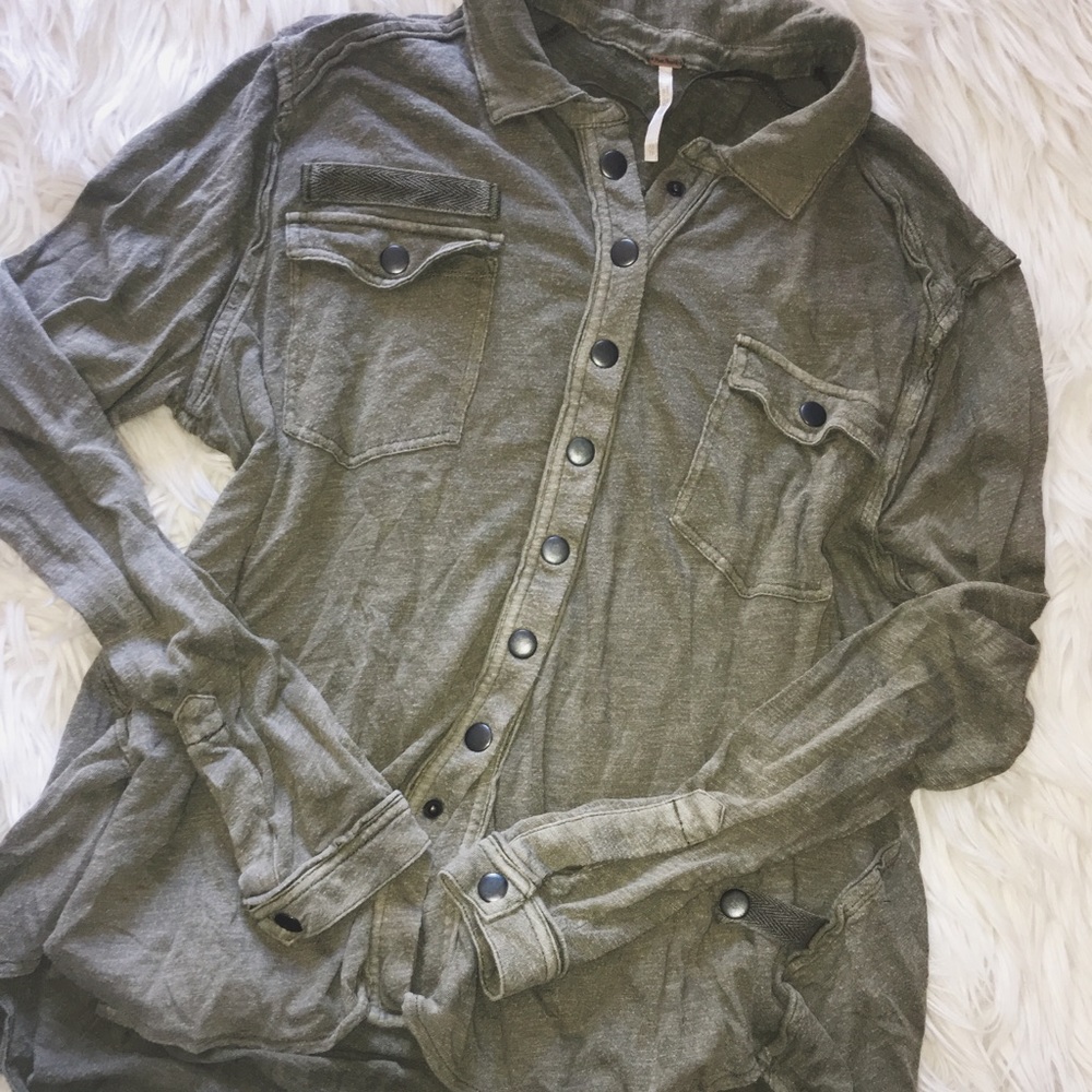 FREE PEOPLE BUTTON TOP